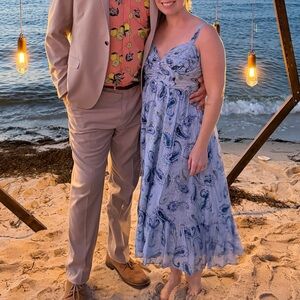 Lulu’s Loveliness Light Blue Paisley Tie-Strap Midi
Dress, size Medium